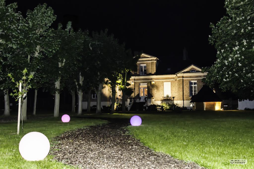 Chateau Des Lumieres Gite Et Gite Insolite Saint-Blimont Exterior foto